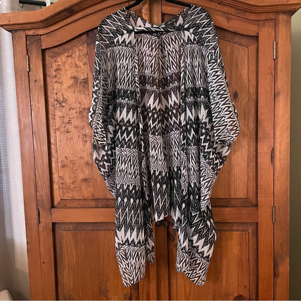 Melissa Paige black/white geometric print coverup